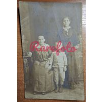 1910-е Открыточный формат семья типажи ретро студийное фото