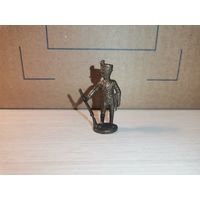 Металлический солдатик "типа киндер", высота 4 см.