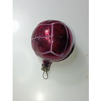 Ёлочная игрушка  -  Футбольный мяч . СССР  . Стекло .