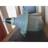 Большй пылевлагозащищенный светильник.