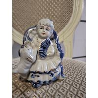 Дама с собачкой. Высота 12 см.Европа.