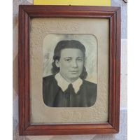 Фото "Молодая женщина", Зап. Бел., 1920-е гг., старая рамка со стеклом, 46*37 см