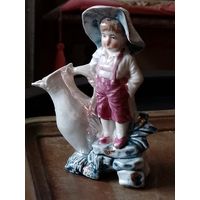 Антикварная фигурка статуэтка Мальчик с кувшином фарфор 1-я пол. 20 века