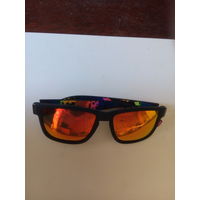 Очки солнцезащитные