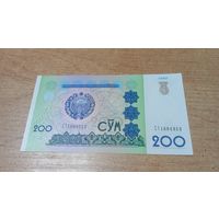 200 сом 1997 года Узбекистана **1684313