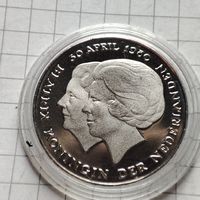 Нидерланды 2 1/2 гульдена 1980 . В честь Коронации королевы Беатрикс.