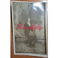 1920-е Открыточный формат дама с сумочкой типажи ретро фото