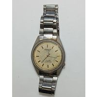 Кварцевые часы OMAX .  С рубля