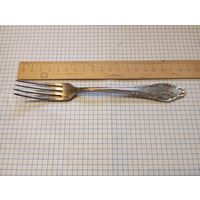 Старая вилка с вензелем