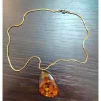 Винтажный кулон на цепочке янтарь . с большим янтарем