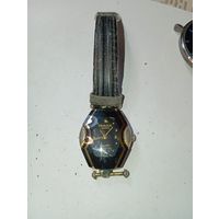 Часы кварцевые  OMAX . С рубля