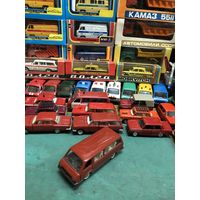 РАФ-2203 номерной А18, тонкие оси, смещенный шов покрышек, на дверях "1" и "2", Тантал, Агат, Саратов с рубля.