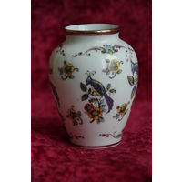 Ваза фарфоровая  9,5 см  ( целая )