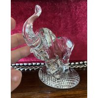 Сувенирный слоник из стекла