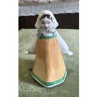 Статуэтка Девочка в платочке . Дулёво