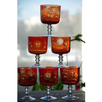 Бокалы красное стекло  6 шт .  ( все целые )  высота 12 см , объем 200 мл