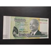 Камбоджа. 2000 риелей (образца 2013 года, P64, UNC)
