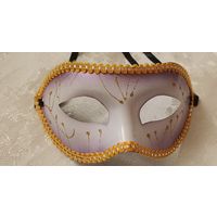 Карнавальная венецианская маскарадная маска.