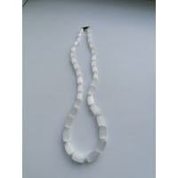 Бусы сатиновые, белые, красивые, редкие