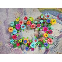 Цветочная полянка 2 набора вместе. Занимательная, увлекательная и развивающая игра. Ребенок может играть самостоятельно, без помощи. Хорошее состояние, качественный пластик.