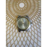 Часы наручные ЛУЧ.ТИКАЮТ. Состояние на скане. В коллекцию,ремонт,на запчасти.