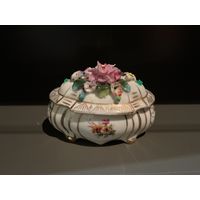 Шкатулка Цветы лепка Германия Sitzendorf антик