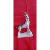 Фарфоровая статуэтка Горный козел . Торги с рубля