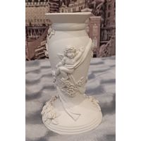 Декоративный подсвечник в виде вазы с ангелами и розами. Гипс. 13 см.