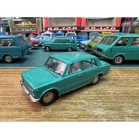 ВАЗ-2101 цвет кипарис. Вечер четверга в зеленых, и не только, тонах. Ставим будильник на 22-00 и пополняем свои саратовские собрания!