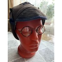 Довоенные очки как гражданского так и военного обихода. Стёкла по-родне, всё цело. Одна из дужек не фиксируется.