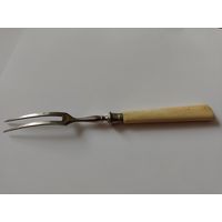 Старинная вилка двузубец для нарезки ручка кость