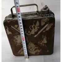 Канистра маленькая. Армейская?