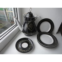 Новогодняя распродажа !Кофейник + 4 тарелки и блюдце , одним лотом .Минский Фарфоровый завод .