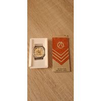 С 1 рубля 3 дня!!! Редкие православные кварцевых часов Луч. Новые или как новые. Редкий циферблат с русской кирилицей. Комплект. Идут. Без репасажа. Состояние на фото.