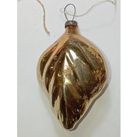 Ёлочная игрушка -  Лист , СССР . С рубля