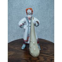 Фигурка, статуэтка фарфоровая покатигорошек.