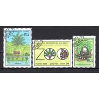 Обезьяны Зоопарк Мадагаскар 1988 год серия из 3-х марок