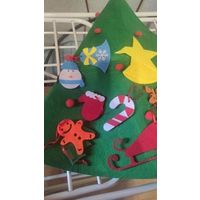 Фетровая елка большая + 13 игрушек. Высота 53 см, хорошее состояние. Идеальна для малышей, можно придумать игры (на ловкость, на скорость и т.д.)