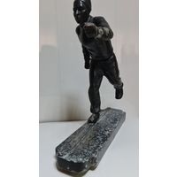 Под реставрацию Редкая большая фигура бегущий лыжник, 1930 годы автор Крыжановская А.В., шпиатр