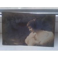 Старая открытка девушка