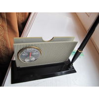 Раритетный настольный органайзер для небольших бумаг с перьевой авторучкой и термометром (18х7х10 см)