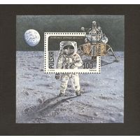 Польша 1989 Космос Аполлон 11 на луне Чистый блок 3.5е **