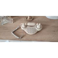 Телефон в ретро стиле.