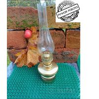 Керосиновая лампа (1957 год) в медном настенном держателе