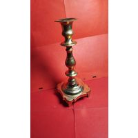 Подсвечник Антикварный. 19 век. Тяжелый Блестящий и очень красивый. С рубля. Кто не купит то прослезится.