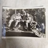 Фотография. История СССР в лицах. Солдаты Внутренних войск МВД СССР. БТР, АКСу, СВД.